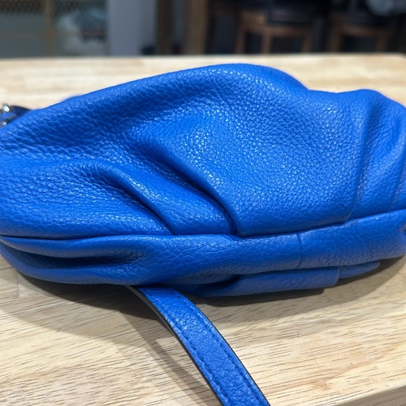 Marc Jacobs Women’s Blue Leather Small Crossbody in Great Condition 10”x8” - Picture 6 of 7